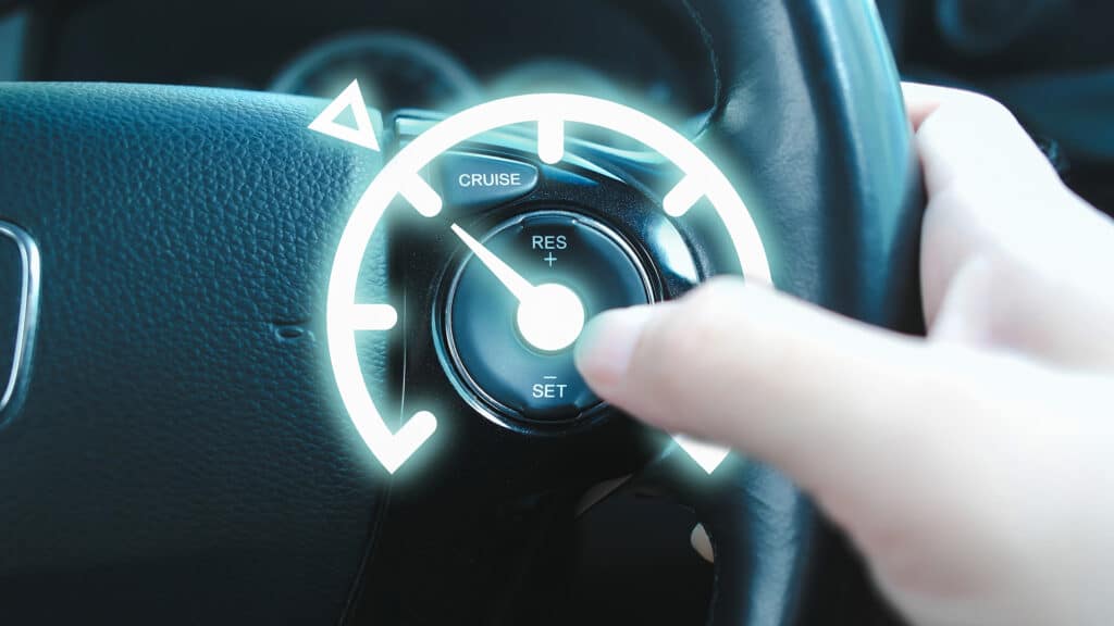 Круиз-контроль не экономит топливо — тест развенчал миф