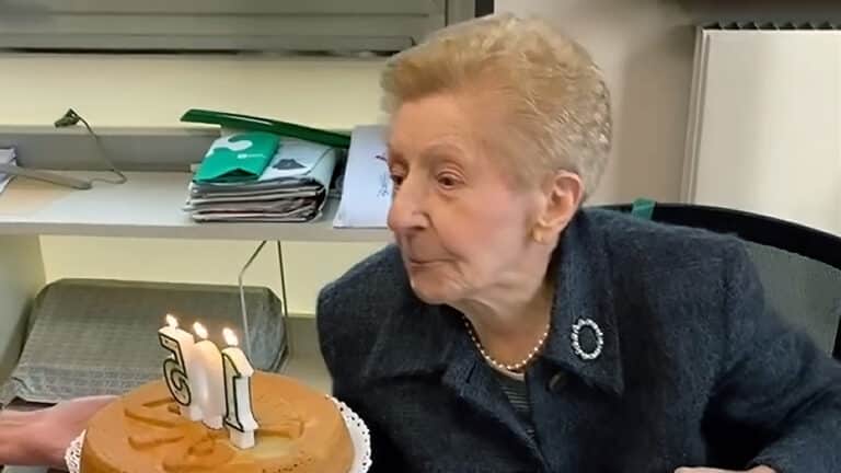 Итальянка встретила 105-летие в офисе на рабочем месте