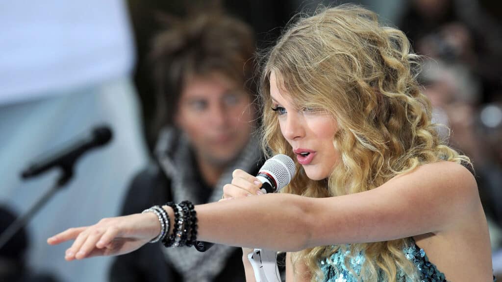 Taylor Swift on stage for NBC Today Show Concert with Taylor Swift, Rockefeller Plaza, New York, NY May 29, 2009
