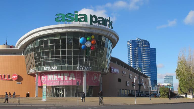 ТРЦ Asia Park в Астане потерял две трети своей прибыли за год