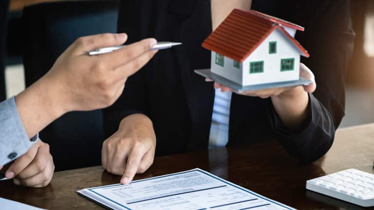 Продажу жилья, купленного на пенсионные, не ограничат: Минпром отказал Отбасы банку