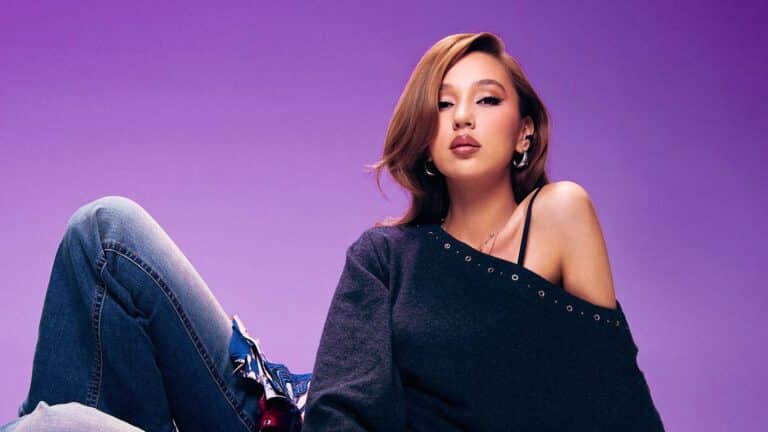 Ayau выпустила новый трек «QOO» о токсичных отношениях