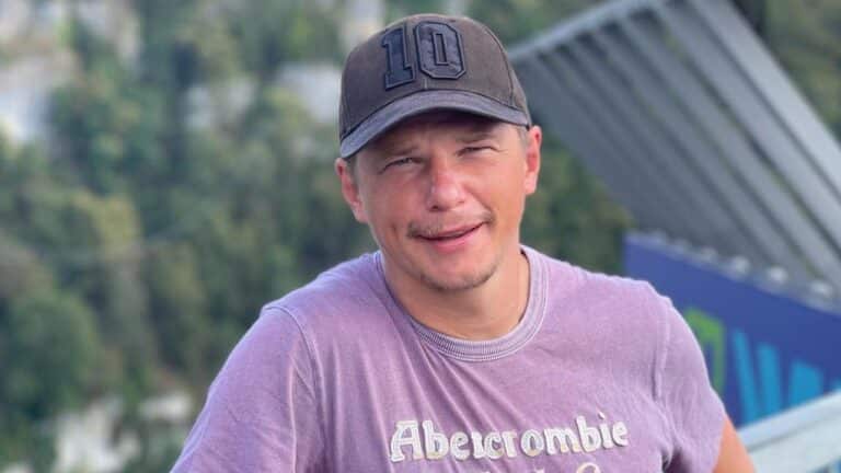 Андрей Аршавин постригся на Зеленом базаре