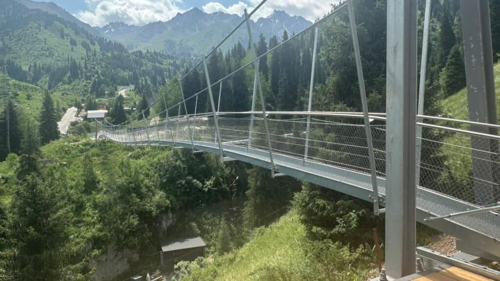 Новый навесной мост открылся на Горельнике в Алматы Almaty mountains, suspension bridge