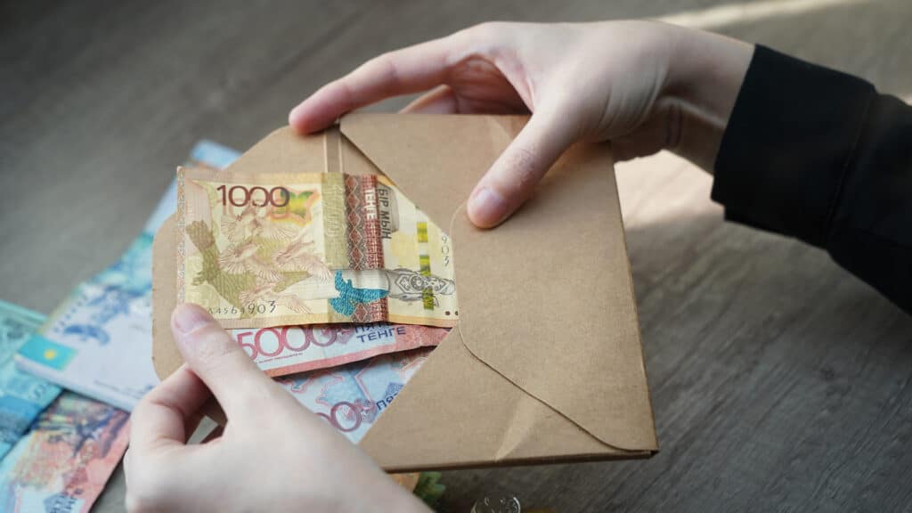 Астанчанам продавали поддельные госгранты на 10 млн тенге