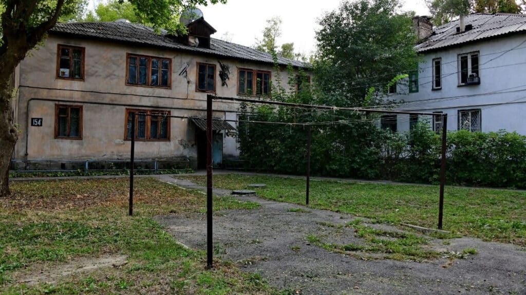 Почти 400 семей в Алматы переехали из ветхих домов в новые квартиры