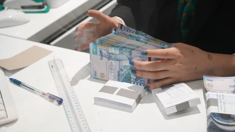 Казахстанцы могут не возвращать деньги в незаконные МФО