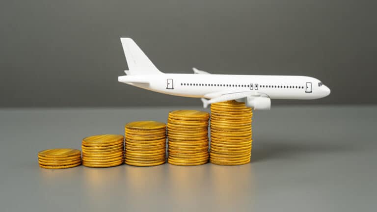 Почему авиабилеты такие дорогие, рассказала жена главы Air Astana