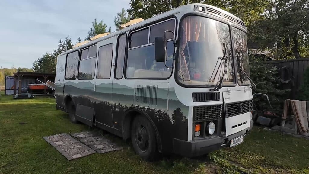 Путешественник превратил старый ПАЗ в полноценный автодом