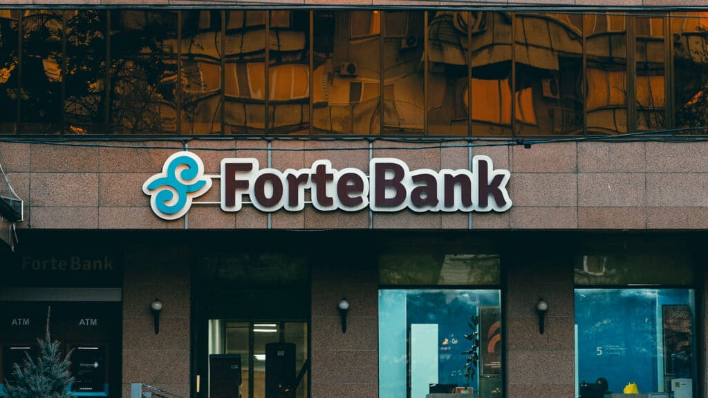 ForteBank откладывает поглощение Home Credit Bank на 2026 год