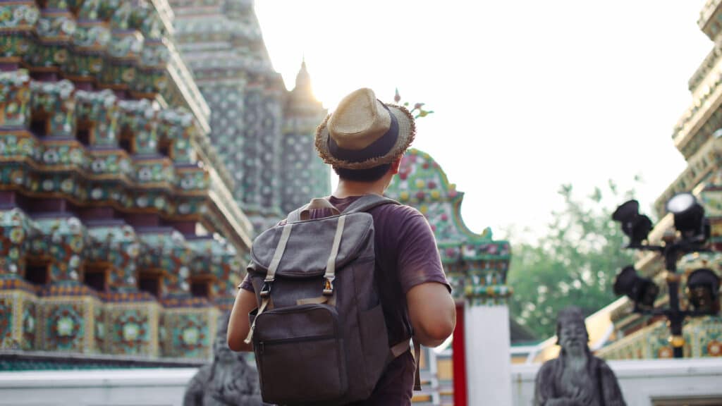 Казахстанцы оставили за границей 3,2 трлн тенге – рекордные траты с карт