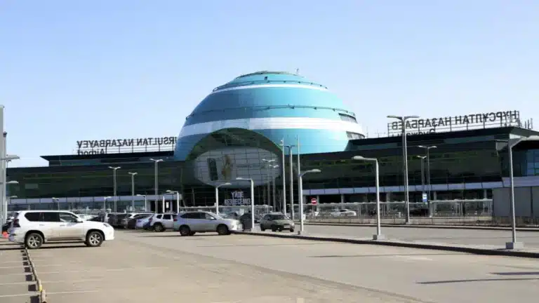 Пьяного гражданина Германии сняли с борта самолета в Астане