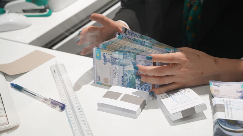 Тенговые кредиты из республиканского бюджета подорожали