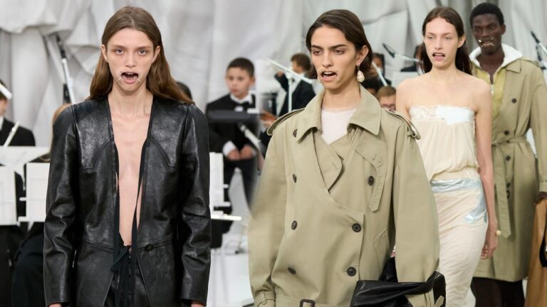 Показ Maison Margiela напугал зрителей моделями с раздвинутыми ртами