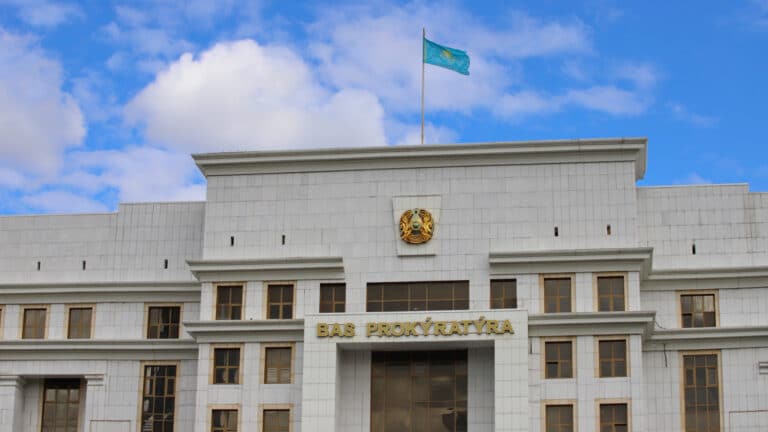 Генпрокуратура ответила на жалобы сотрудников о низких зарплатах