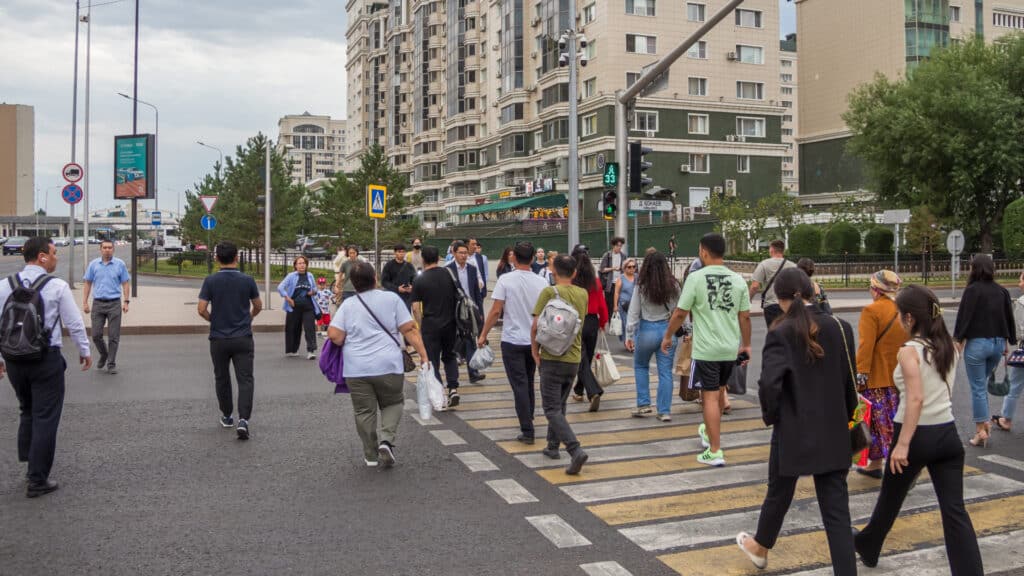 Более 1 млн казахстанцев живут менее чем на 51 тыс. тенге