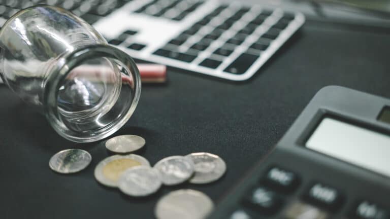 Уровень освоения бюджета на минимуме, затраты на платежи по долгу растут