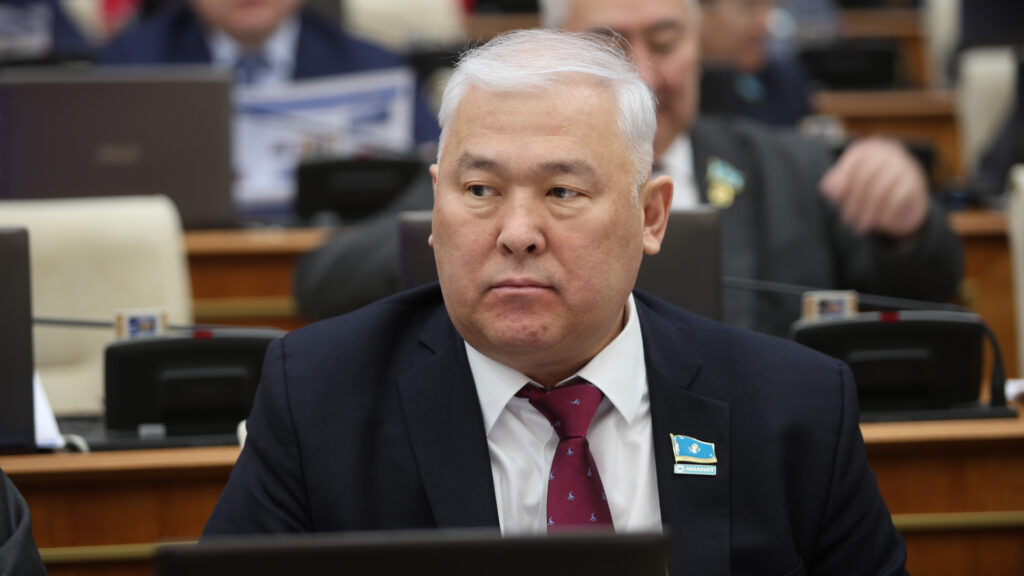 Абенов обвинил министров в саботаже защиты казахстанского наследия