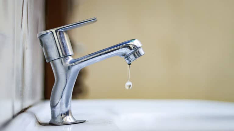 Казахстанцев заставят платить на треть больше за перерасход воды