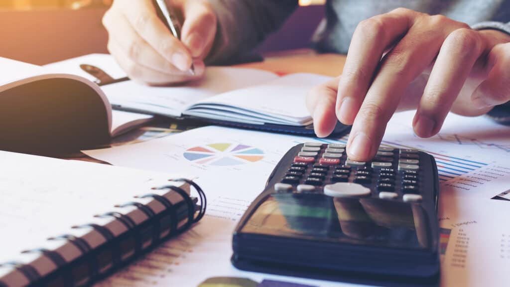 Бизнес в Казахстане не сможет добровольно сняться с учета по НДС