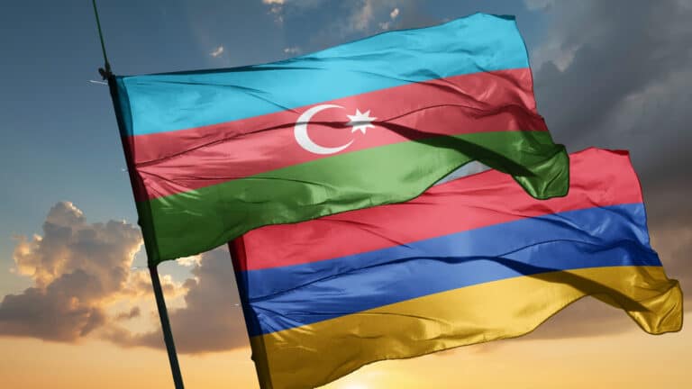 Азербайджан впервые за десятилетия открыл транзит в Армению
