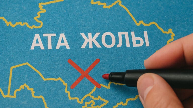 Сенатор Орынбасаров: Ни один этнический казах не смог получить карту «Ата жолы»