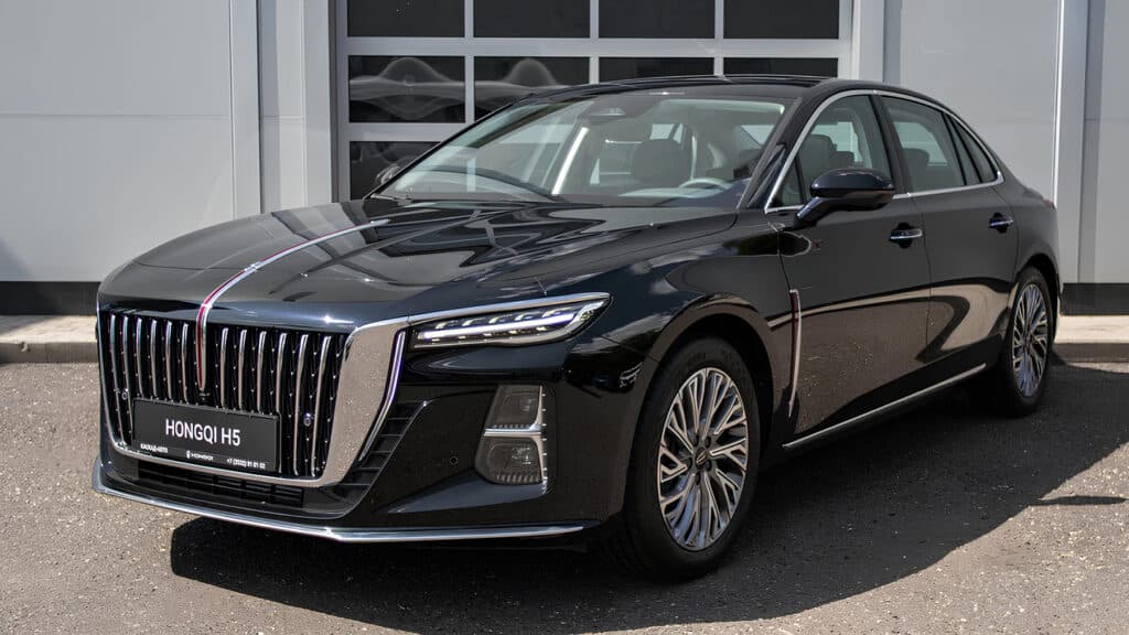 Автоблогер показал, почему Hongqi H5 не дотягивает до премиума