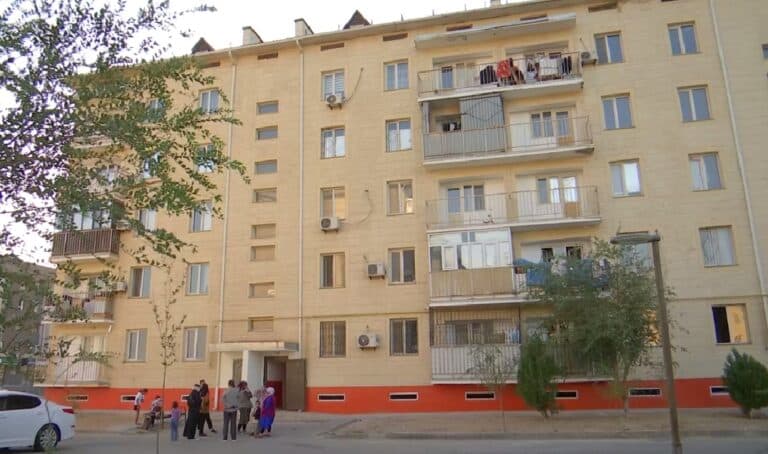 Түркістанда мемлекеттен жалға берілген баспананың қабырғасы жарылып жатыр
