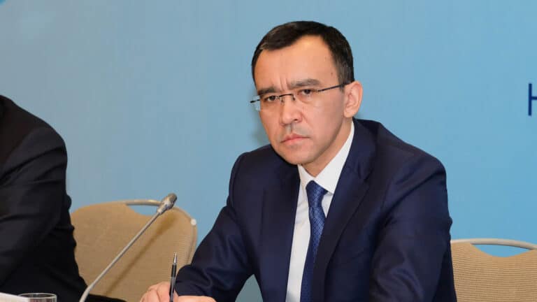 Ашимбаев заговорил о возвращении к традиционным религиозным ценностям