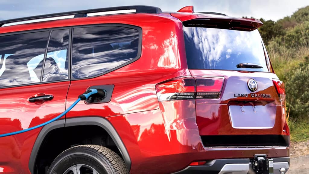 У Toyota Land Cruiser 300 появится порт для зарядки