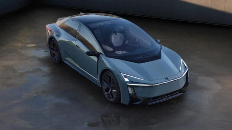 Toyota показала новый образ Corolla перед Токийским автосалоном