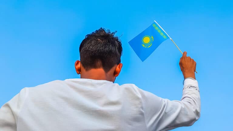 В какие страны уехали работать 150 тыс. казахстанцев