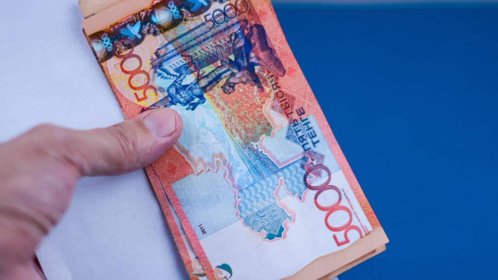 Долги по зарплате в 1 млрд тенге вернули казахстанцам