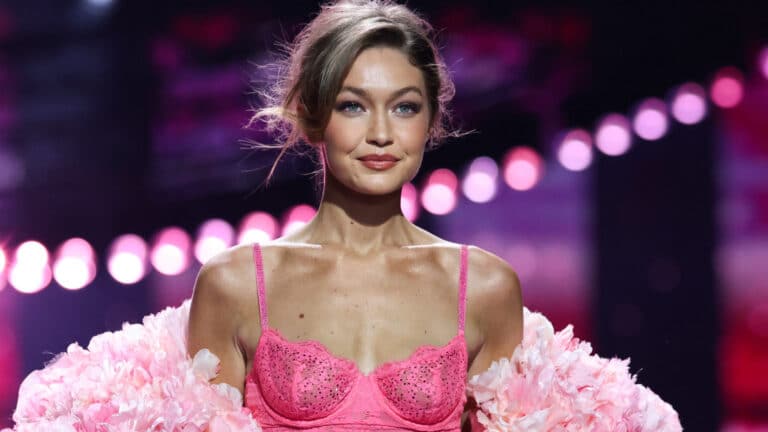 Сестры Хадид, Эшли Грэм и Адриана Лима. Лучшие моменты Victoria’s Secret 2025