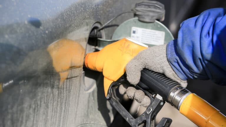 Автогаз отпускают только по талонам: власти СКО обещают решить проблему