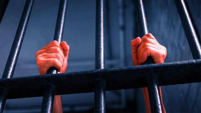В Казахстане педофилам будут проводить кастрацию за полгода до выхода из тюрьмы