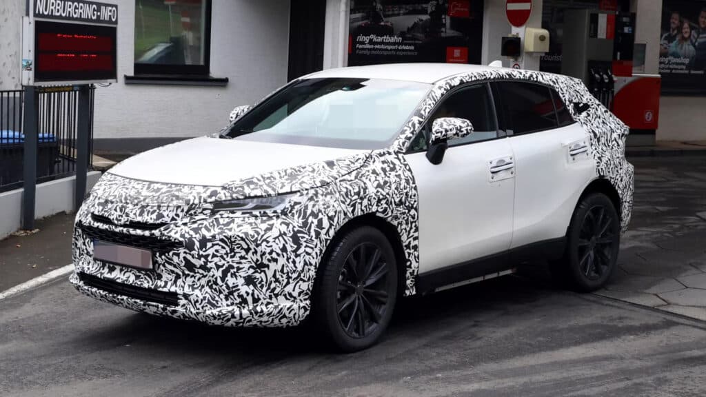 Toyota обновляет Harrier и меняет ему форм-фактор