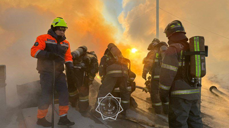 Астанада алапат өртті сөндіруге 4 жауынгерлік учаске жұмылдырылған / фото: Төтенше жағдайлар министрлігі