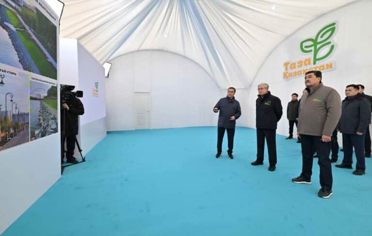Токаев потребовал ускорить строительство мусорного завода в столице