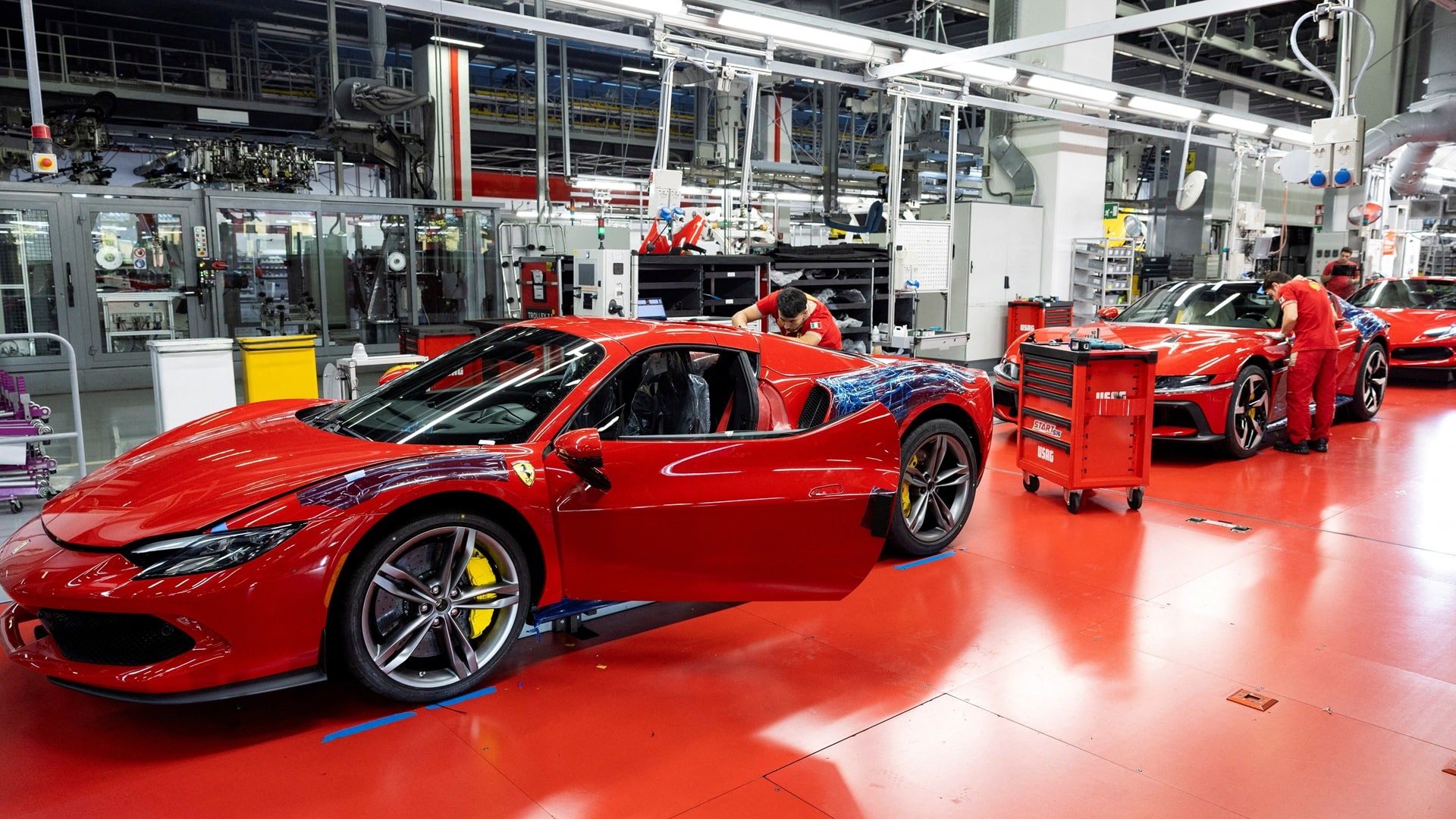 Ferrari автозауыты / фото: REUTERS/Remo Casilli