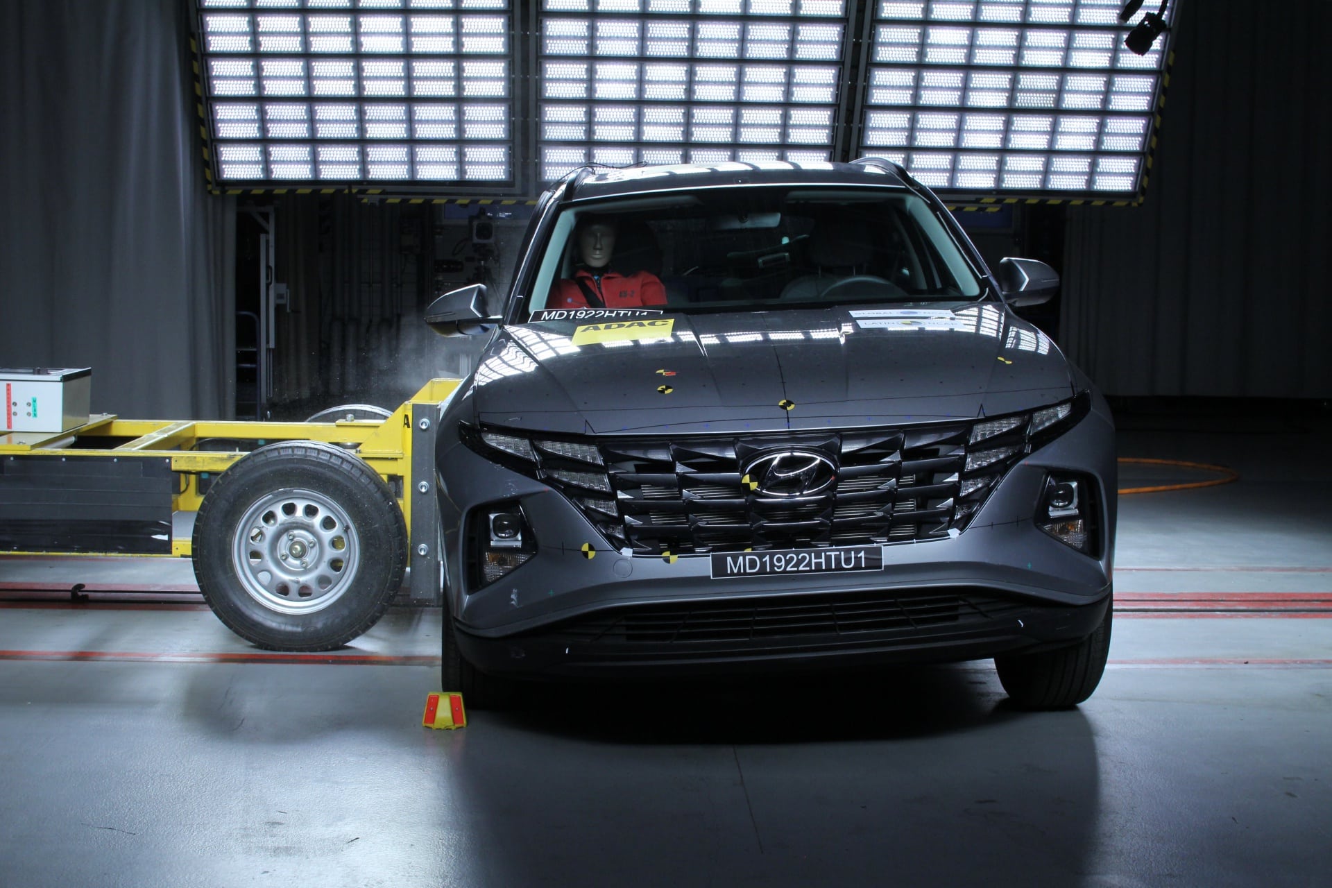 Краш-тест бокового столкновения Hyundai Tucson 2025