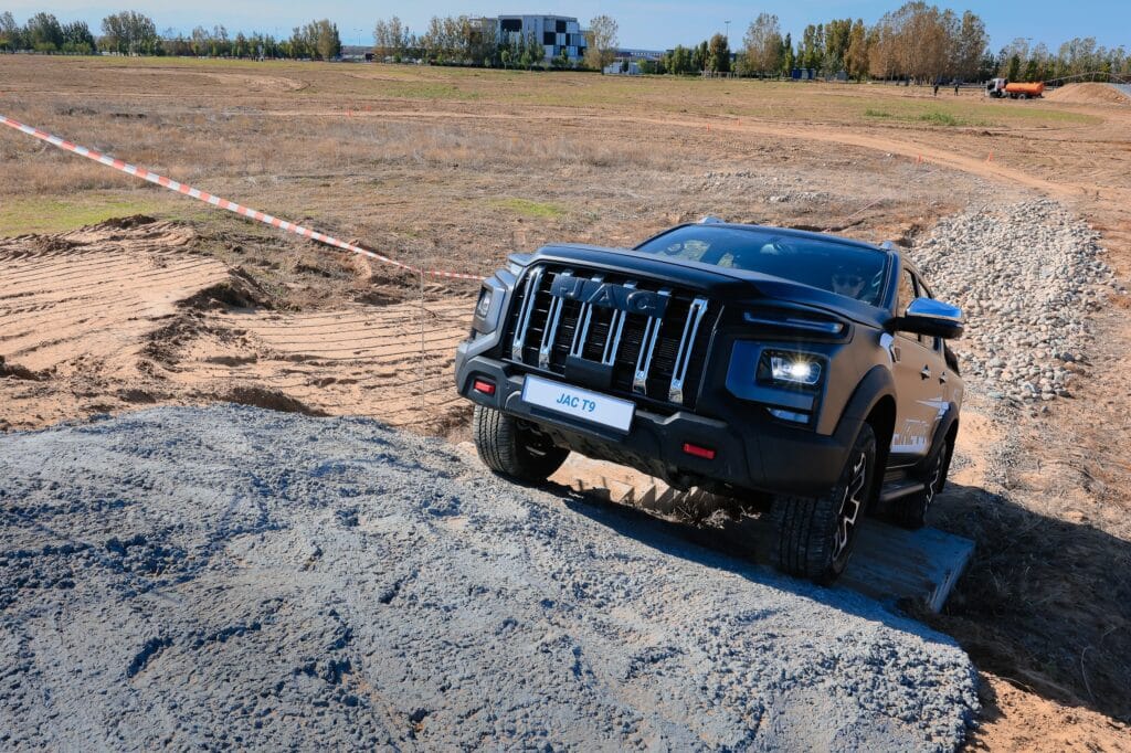 JAC устроила экстремальные тест-драйвы на автодроме Sokol под Алматы