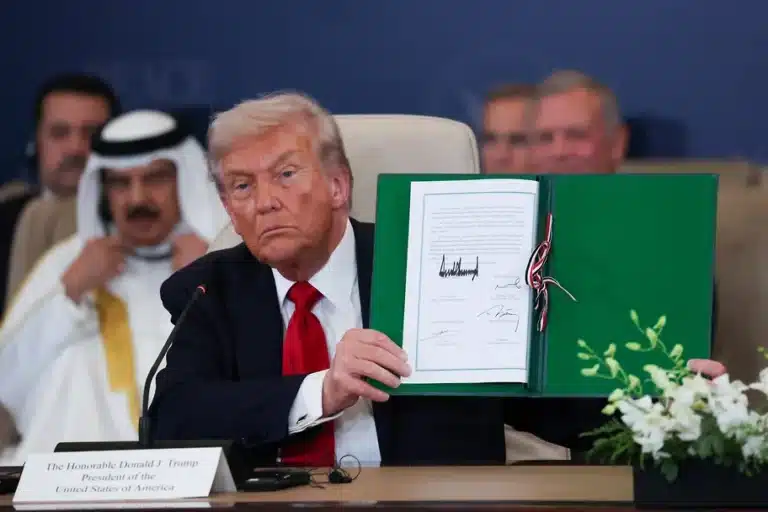 Трамп и лидеры трех стран подписали соглашение о завершении войны в секторе Газа
