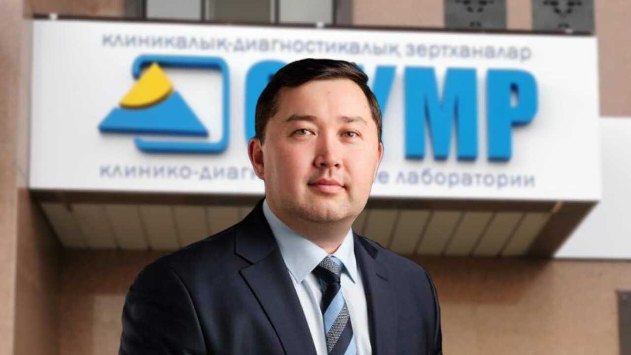 Тіс дәрігері клиентті порнографиямен ұйықтатады Тіс дәрігері клиентті порнографиямен ұйықтатады