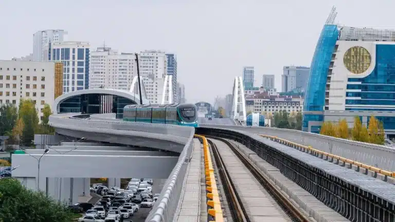 В Астане на участках LRT подадут смертельно опасное напряжение