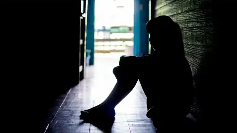Түркістанда оқушы 71 жастағы шалдан жүкті болған