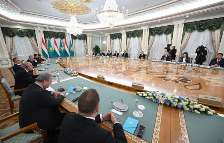 Токаев отметил рост торговли с Венгрией на 22%