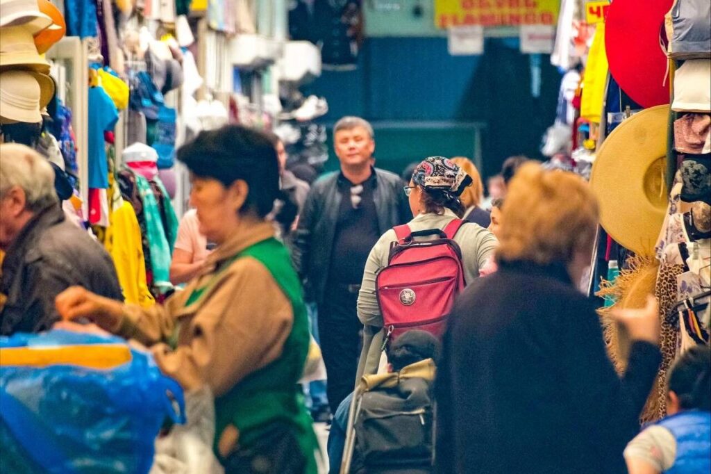 В акимате Алматы заявили о конце эпохи контейнерных рынков