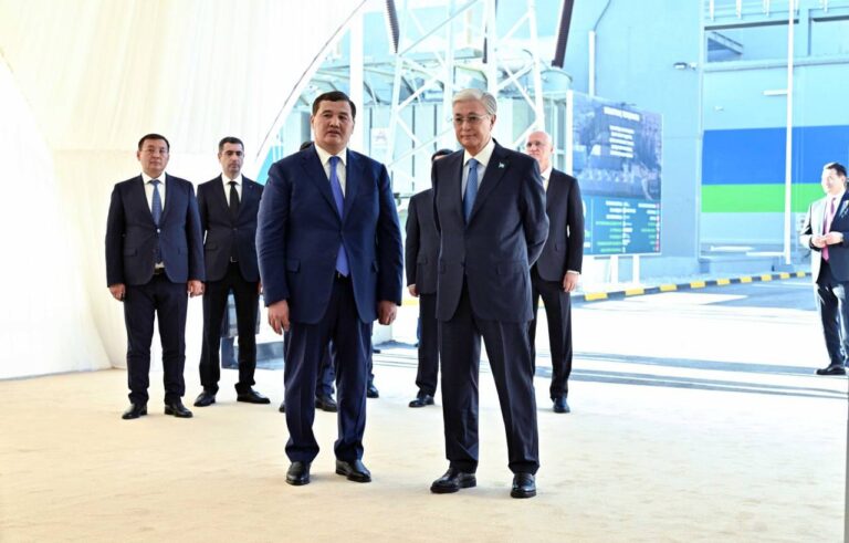 Токаев посетил новую теплоэлектростанцию в Кызылорде