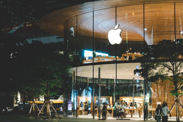Главное к утру: рекорд Apple, рекомендации по ИИ, Morgan Stanley против доллара